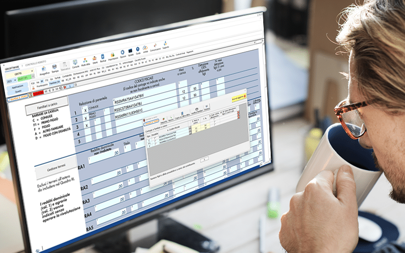Software per commercialisti: copertina del software Redditi Persone Fisiche GB, monitor con il modello Redditi PF aperto